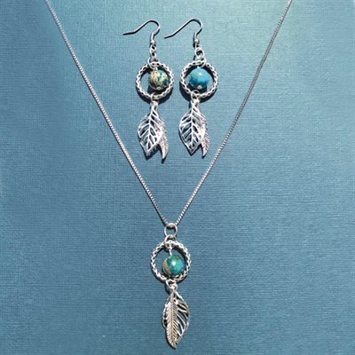 Silver Earing And Necklace Set With Bead And Feathers